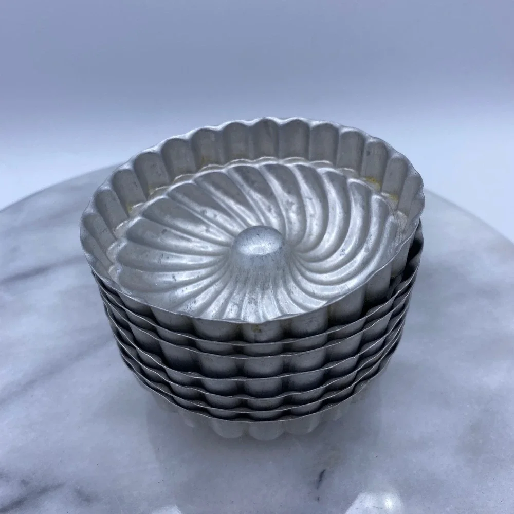 Unbranded Unisex 4in Mini Bundt Cake Pans Silver Fluted Swirl Aluminum Set of 7